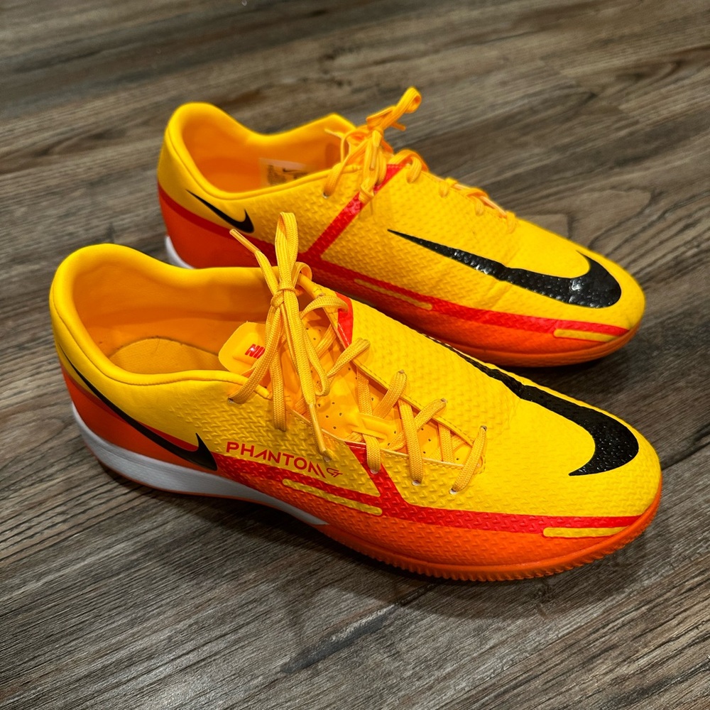 Nike Phantom GT2 Men’s Soccer Cleats Size 10